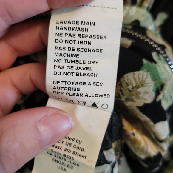 Molly Bracken Black With Floral Lightweight Zip-up Jacket - Picture 4 of 4